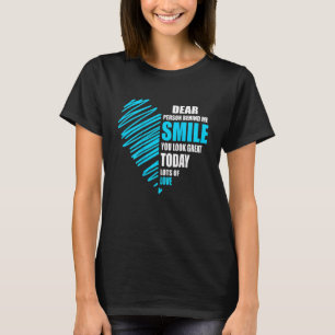 T-shirt Chère personne derrière moi sourit, tu es belle au