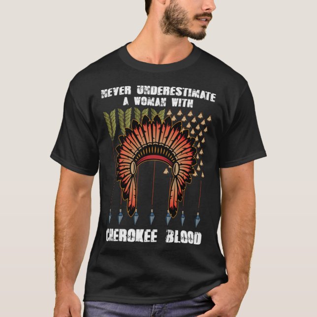 T-shirt Cherokee Pride Feathers Native American (Devant)