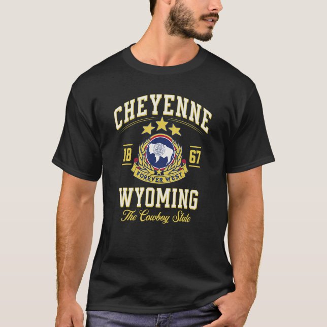 T-shirt Cheyenne WY EST 1867 Wyoming Drapeau USA Varsity S (Devant)