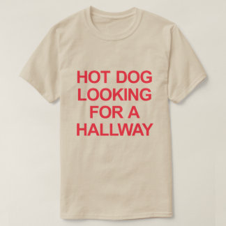 T-SHIRT CHIEN CHAUD À LA RECHERCHE D'UN DEMI-CHEMIN