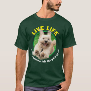 T-shirt Chien Courant Dans Le Jardin