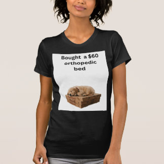 T-shirt Chien dormant sur une boîte à pizza