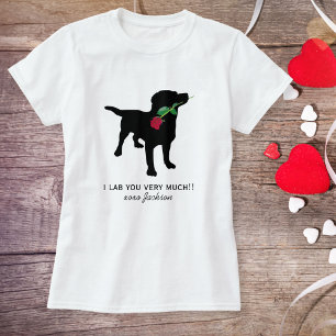 T-shirt Chien noir mignon de Valentine de laboratoire