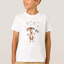 Chien patriote fantaisiste mignon avec drapeau