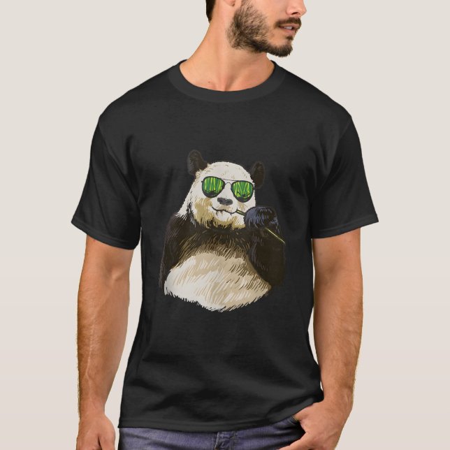 T-shirt Chilling Panda Eating Bamboo Bear (Devant)