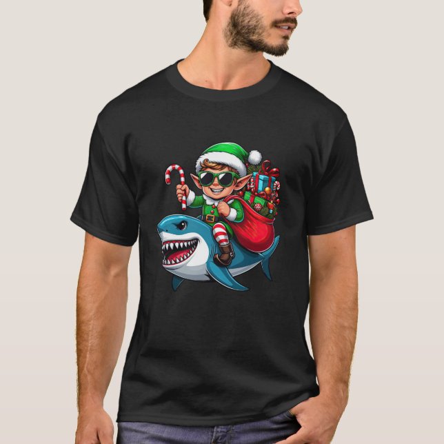 T-shirt Christmas Elf Riding Shark Santa Hat Candy Cane Xm (Devant)