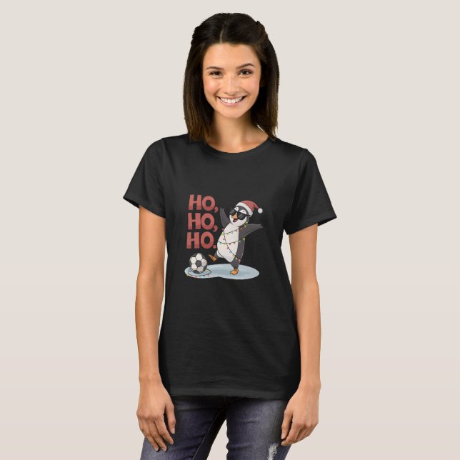 T-shirt Christmas Penguin with Lights and Santa Hat playin (Devant entier)