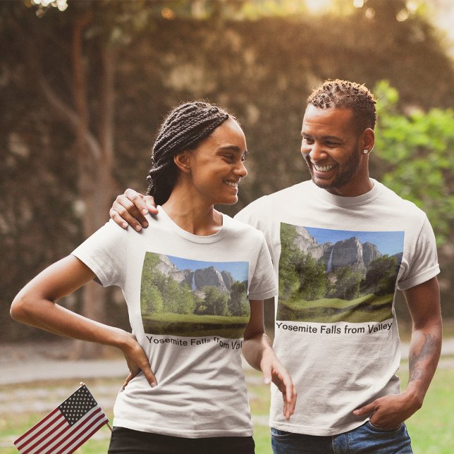 T-shirt Chutes de Yosemite de Valley en Californie Unisex (Yosemite Falls from Valley in California T-Shirt)