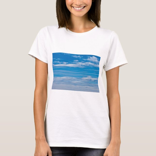 T-shirt Ciel bleu avec flux nuageux (Devant)