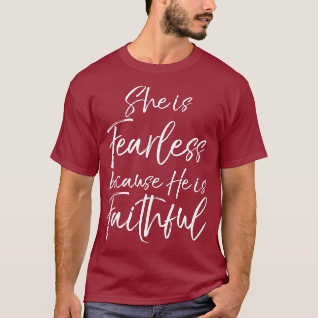 T-shirt Citation de la Bible Elle est sans peur parce qu'I (Devant)