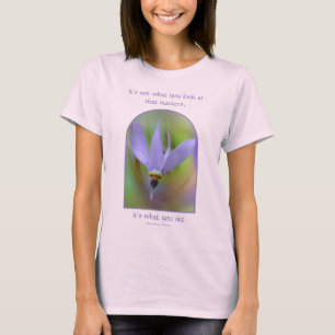 T-shirt Citation de perception fleur violette inspirante