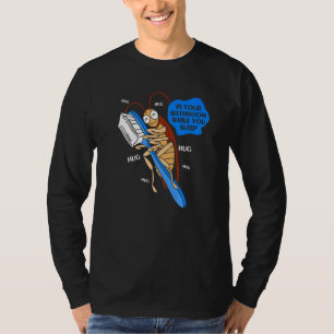 T-shirt Cockroach Et Votre Brosse À Toile Enlacant Le Cock