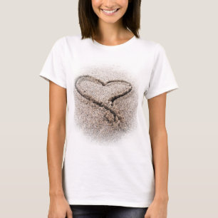 T-shirt coeur dans le sable