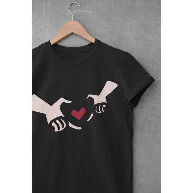T-shirt "Coeur dans les mains - Étendre l'amour et les soi (Créateur téléchargé)