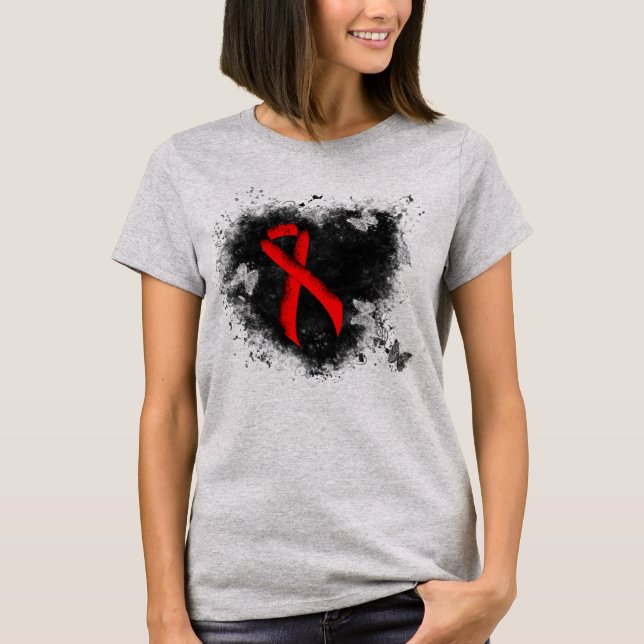 T-shirt Coeur de gravité du ruban rouge de sensibilisation (Devant)
