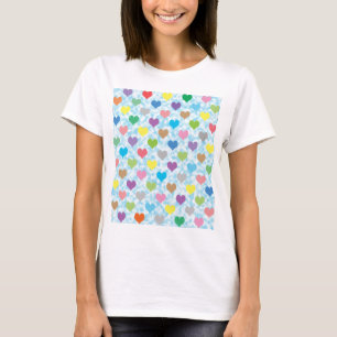 T-shirt Coeurs colorés motif sur arrière - plan bleu