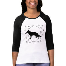 Coeurs et empreintes de chiens bergers allemands