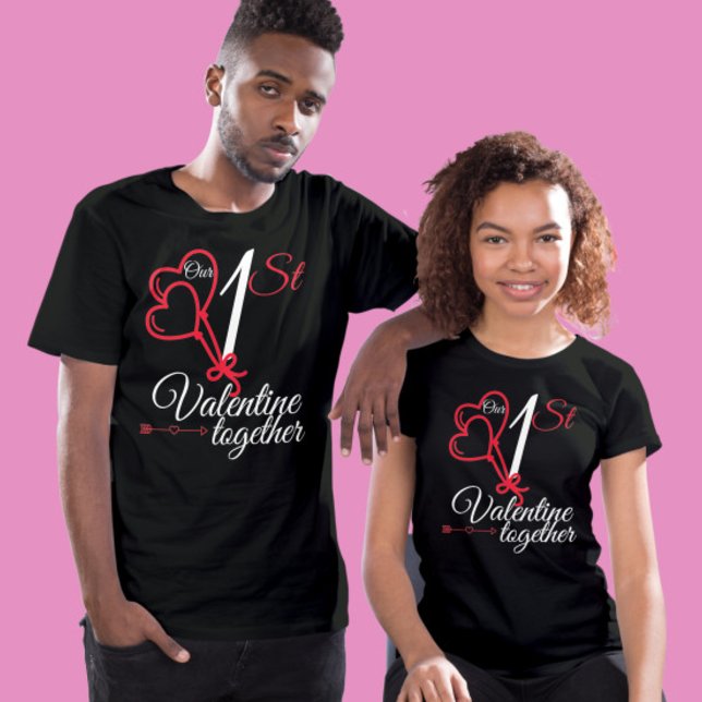 T-shirt Coeurs rouges mignons Notre première valentine ens (Créateur téléchargé)