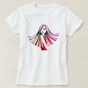 T-shirt coloré aux cheveux longs de beauté