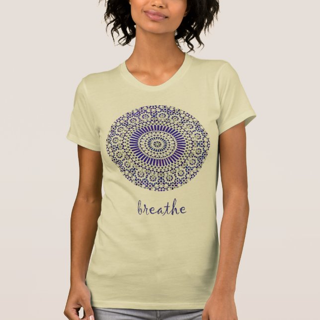 T-shirt Conception bleue marocaine de méditation de yoga (Devant)