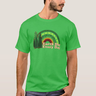 T-shirt Conception d'arbre de pin arc-en-ciel de la journé
