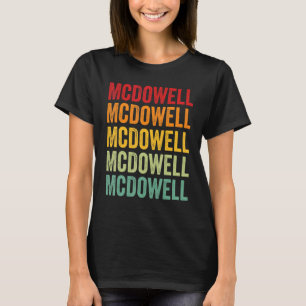 T-shirt Conception de texte arc-en-ciel du comté de McDowe