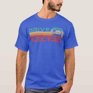 T-shirt Conduire un véhicule électrique Ev Car Rétro Couch
