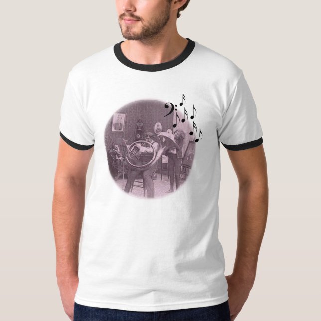 T-shirt considérant de tuba dans le salon (Devant)