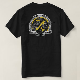 T-shirt Contrôle de combat. Vendredi RED. Portez du rouge.