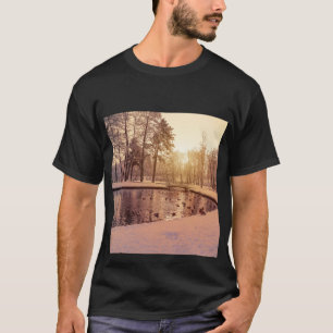 T-shirt Coucher de soleil sur le parc avec petit lac gelé