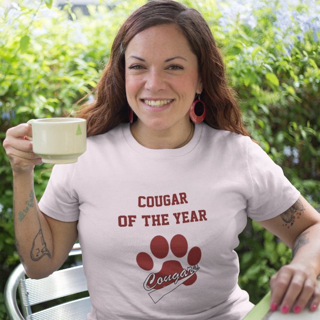 T-shirt Cougar de l'année Drôle rouge foncé (Créateur téléchargé)