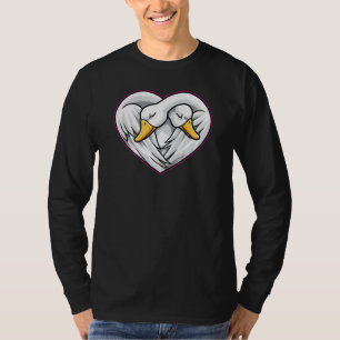 T-shirt Couple de cygnes mignons en forme de cœur d'amour