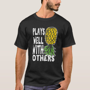 T-shirt Couple Échangiste Joue Bien Avec Les Autres À L'En