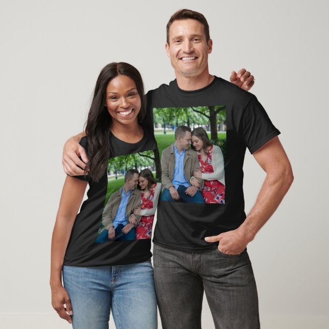 T-shirt Couple romantique assis près ensemble (Unisexe)