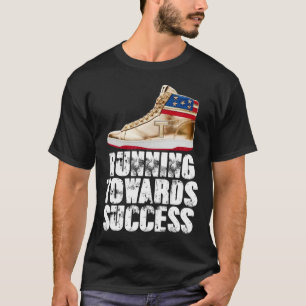 T-shirt Courir vers le succès Trump Sneakers Républicain