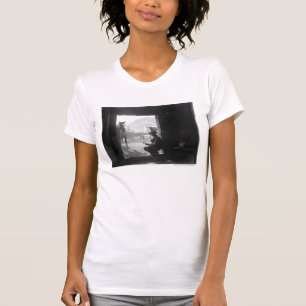 T-shirt Cowboy dans une porte avec des chevaux
