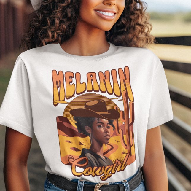 T-shirt COWGIRL MÉLANINE Western Fille Noire Cowboy (Smiling African American girl in stetson, wearing Melanin Cowgirl T-shirt. Browse the collection.)
