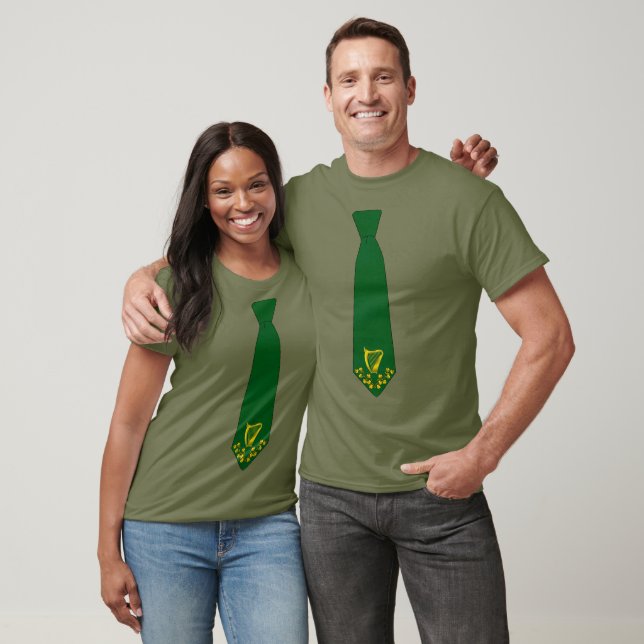 T-shirt cravate irlandaise avec Shamrocks et harpe (Unisexe)