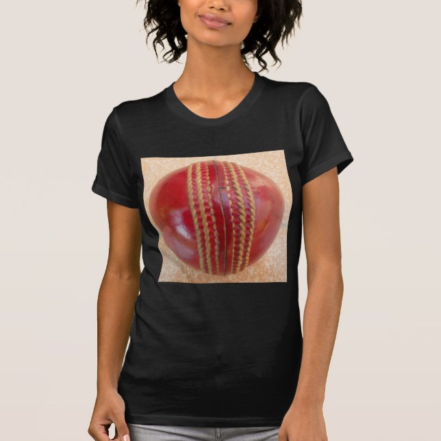 T-shirt Crimson Stitch Focus : Gros plan du coeur du crick (Devant)