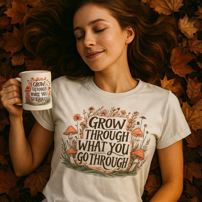 T-shirt Croissance à travers ce que vous passez par le tee ("Cozy autumn morning with our matching shirt and mug from the Aura of Season collection."🍂🍁
)