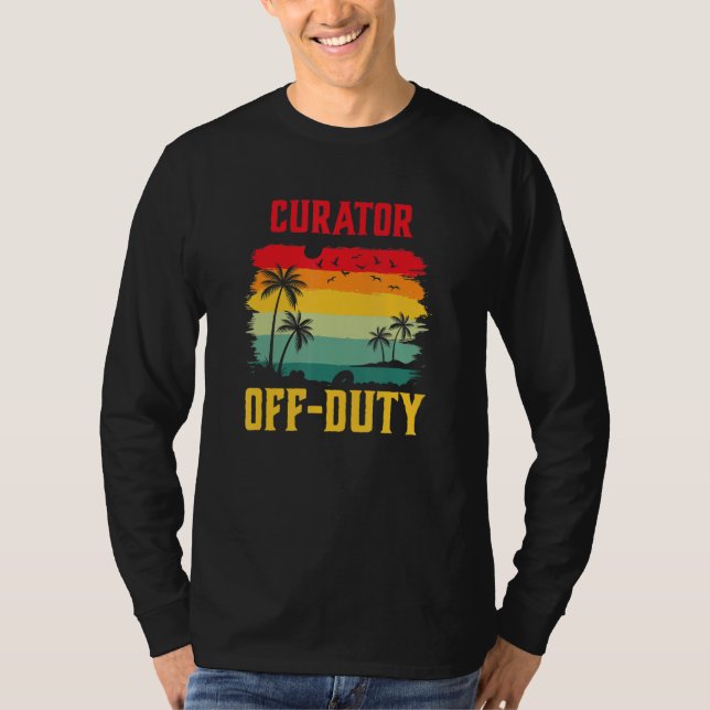 T-shirt Curator On Holiday Off Duty  Summer Break Outfit (Devant)