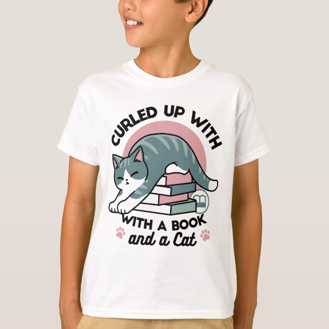 T-shirt Curieux avec un livre et un chat - Lecture confort (Devant)