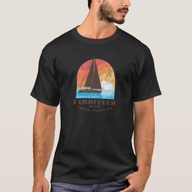 T-shirt Currituck Beach NC Vacationing Sailboating Sunrise (Devant)