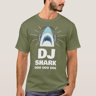 T-shirt Cute DJ Baby Shark portant le casque dans l'enfant