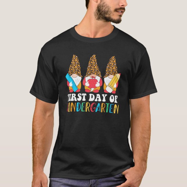 T-shirt Cute Gnomes First Day Of Kindergarten  Teacher Stu (Devant)