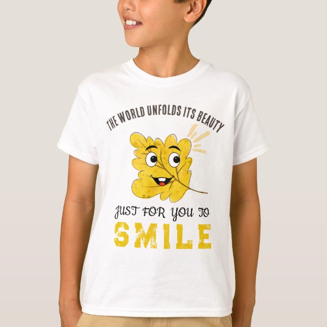 T-shirt Cute Smiling Leaf "The World Unfolds Its Beauty" (Devant)