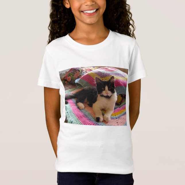 T-Shirt Cute Tuxedo Chats sur Crochet Rug Girls T Shirt (Devant)