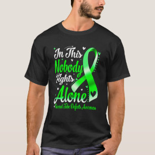 T-shirt Dans Cette Famille, Personne ne combat seul la déf