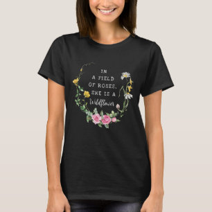 T-shirt Dans un champ de Rose, elle est une botanique Fleu