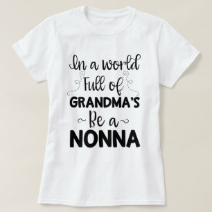 T-shirt Dans un monde complètement de la grand-maman soyez